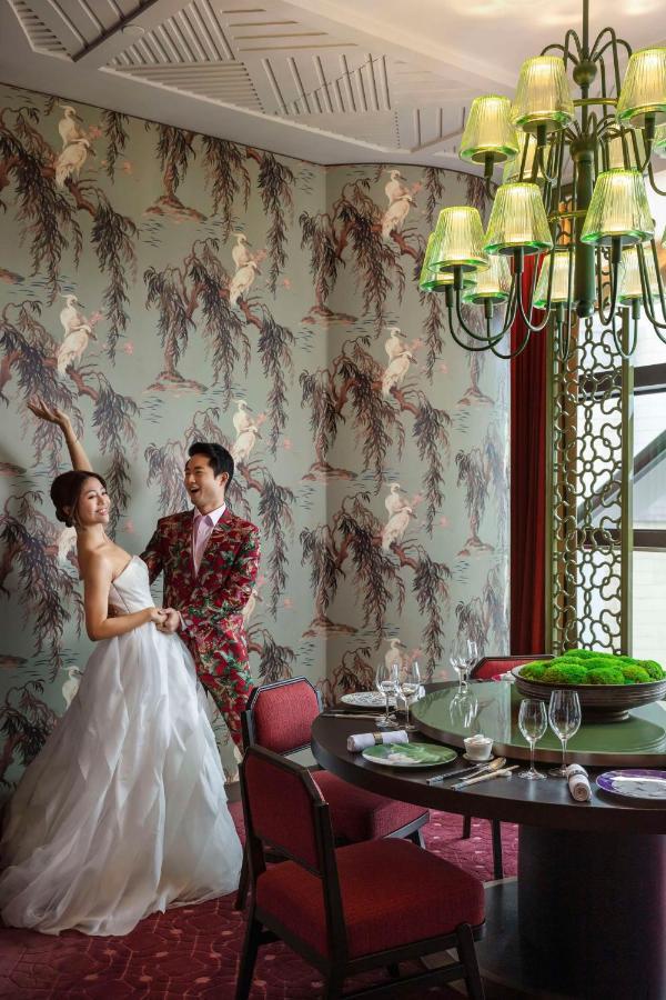 Andaz Singapore, By Hyatt Kültér fotó Wedding couple in the restaurant