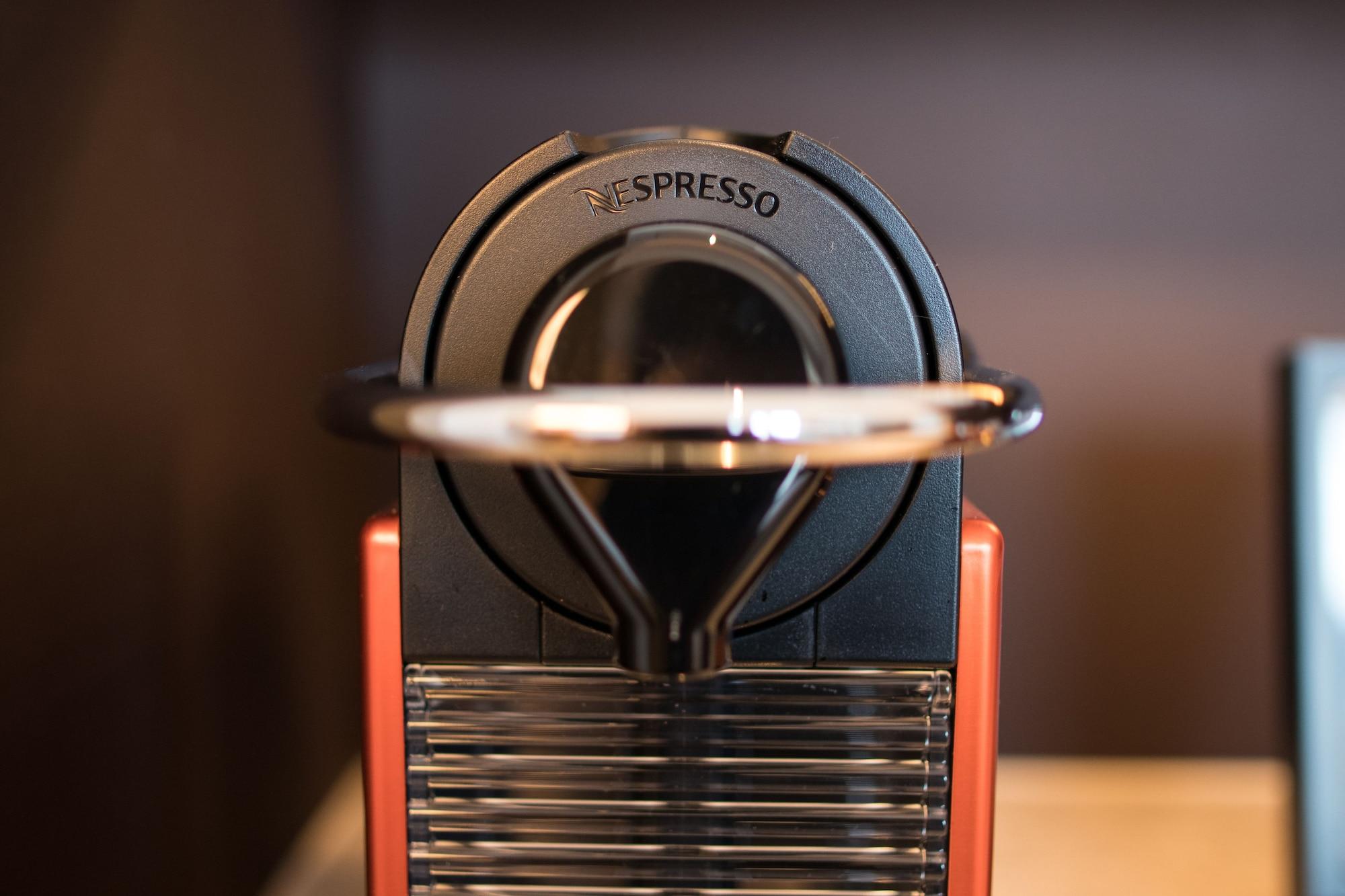 Andaz Singapore, By Hyatt Kültér fotó A Nespresso machine