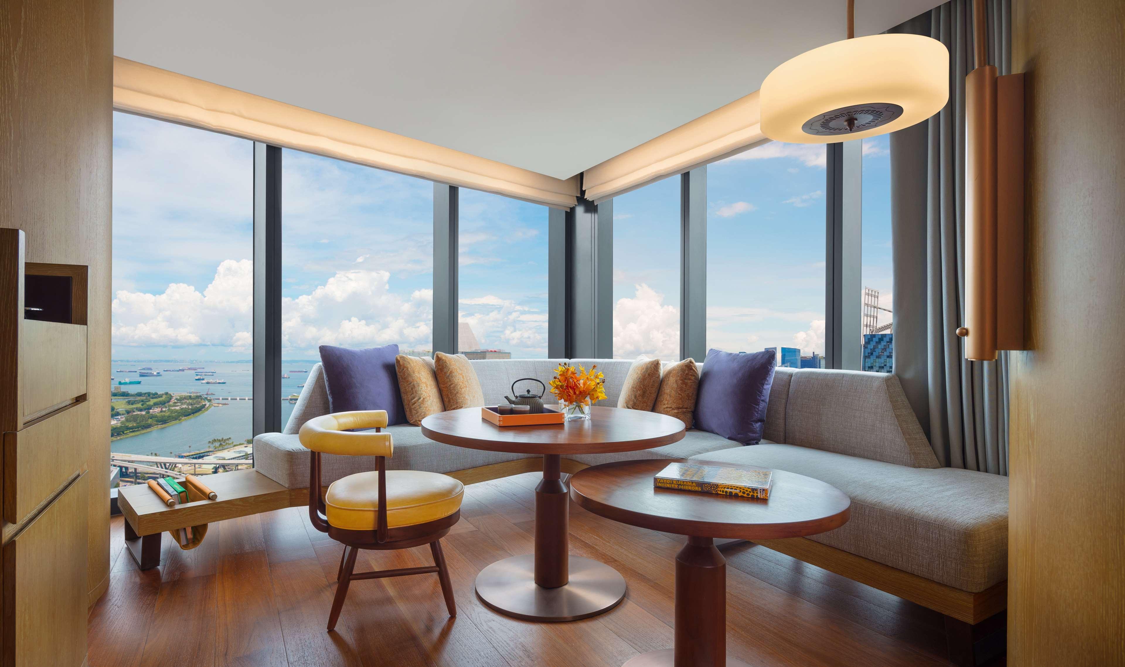Andaz Singapore, By Hyatt Kültér fotó A living room at the hotel